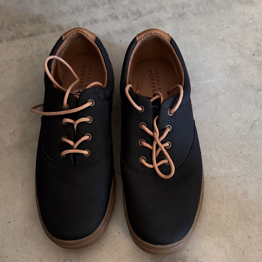 Men’s 10.5 Perry Ellis shoes EUC